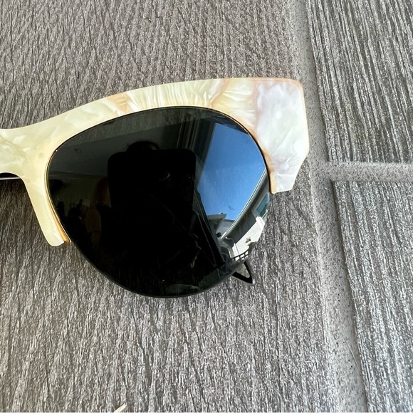 Victoria Beckham CAT 3 VBS91 C8 E Green Lens Beige Marble Sunglasses main image 8